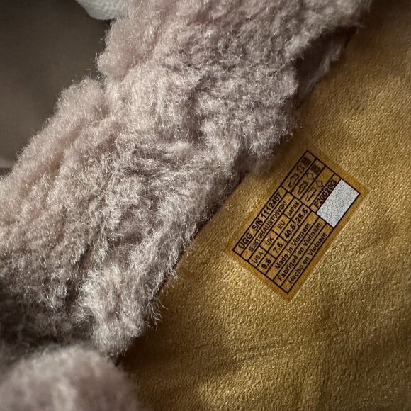 New UGG Women's Elisiana Waterproof Boot - Caribou, Size 9.5 (No Tags) - Picture 2 of 5